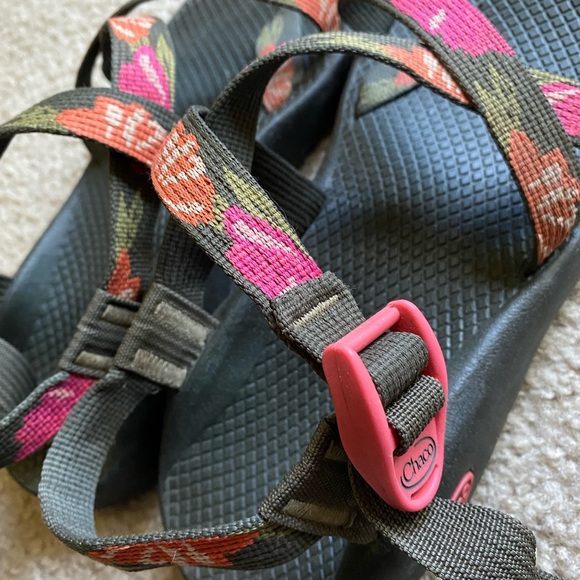 Women’s Chacos size 7 - Picture 3 of 3
